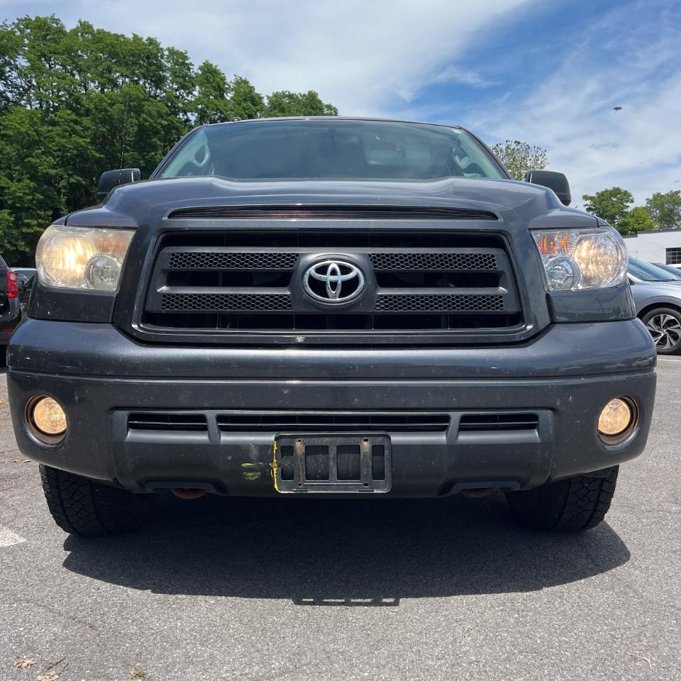Toyota Tundra 4WD Truck Dbl 5.7L V8 6-Spd AT (Natl) 2011