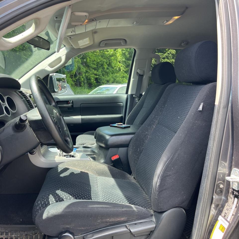 Toyota Tundra 4WD Truck Dbl 5.7L V8 6-Spd AT (Natl) 2011