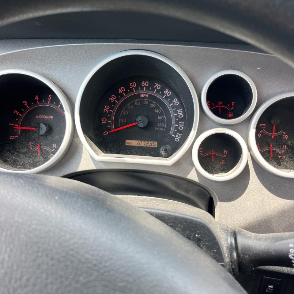 Toyota Tundra 4WD Truck Dbl 5.7L V8 6-Spd AT (Natl) 2011