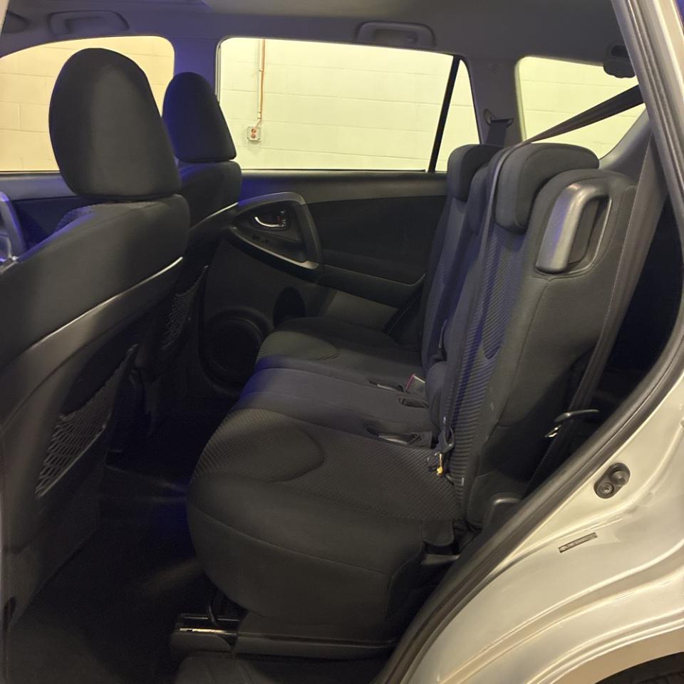 Toyota RAV4 4WD 4dr 4-cyl 4-Spd AT Sport (Natl) 2010