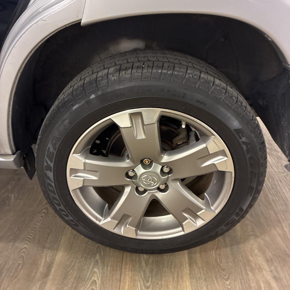 Toyota RAV4 4WD 4dr 4-cyl 4-Spd AT Sport (Natl) 2010