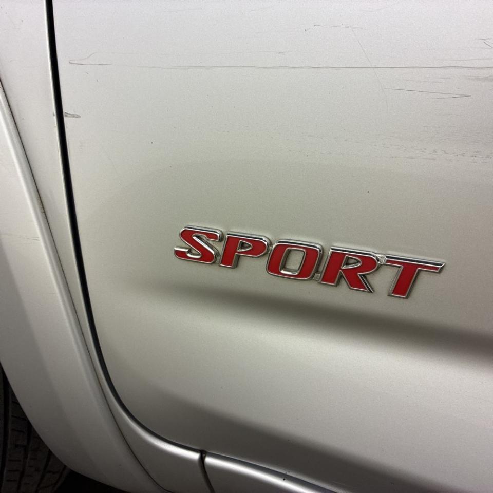 Toyota RAV4 4WD 4dr 4-cyl 4-Spd AT Sport (Natl) 2010