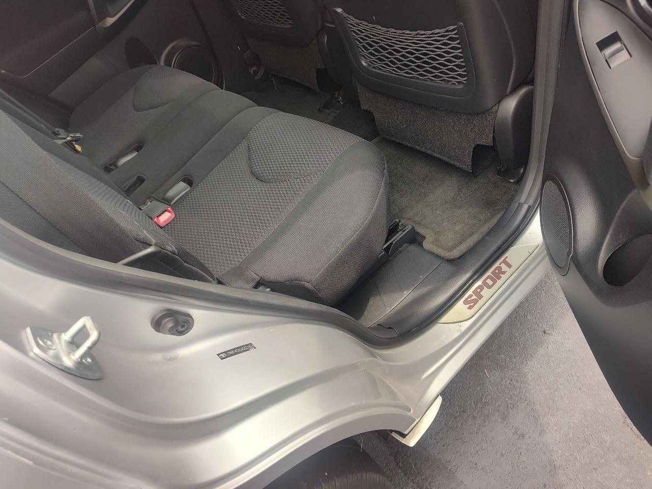 Toyota RAV4 4WD 4dr 4-cyl 4-Spd AT Sport (Natl) 2010