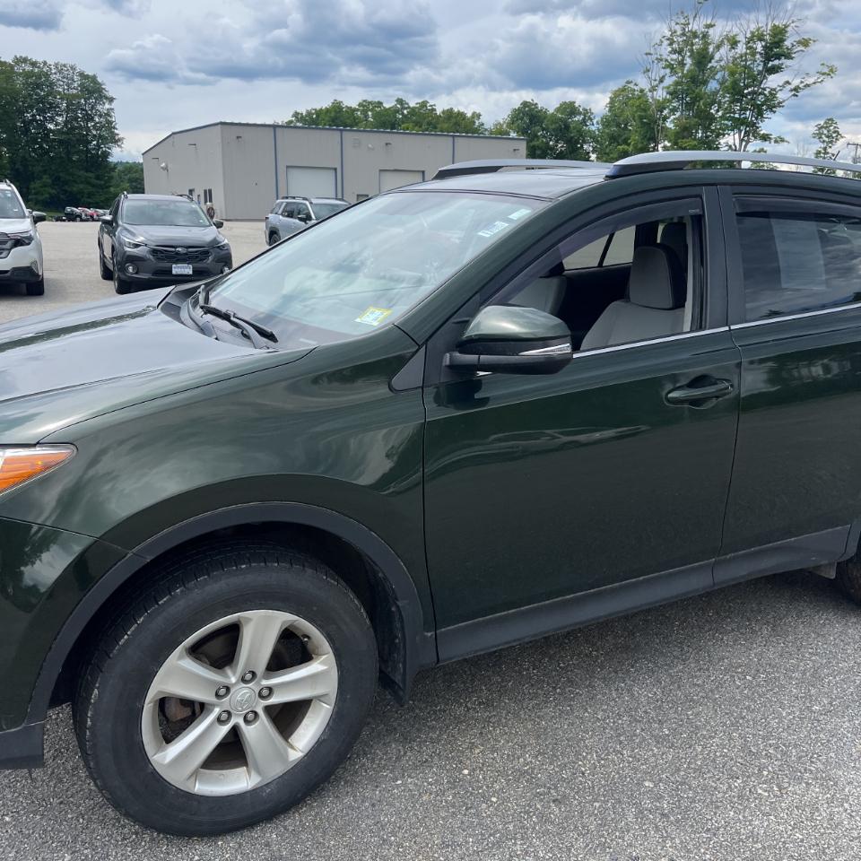 Toyota RAV4 AWD 4dr XLE (Natl) 2013