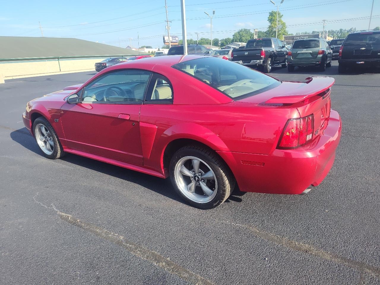 Ford Mustang 2dr Cpe GT Deluxe 2001