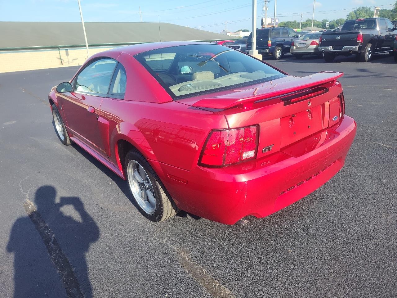 Ford Mustang 2dr Cpe GT Deluxe 2001