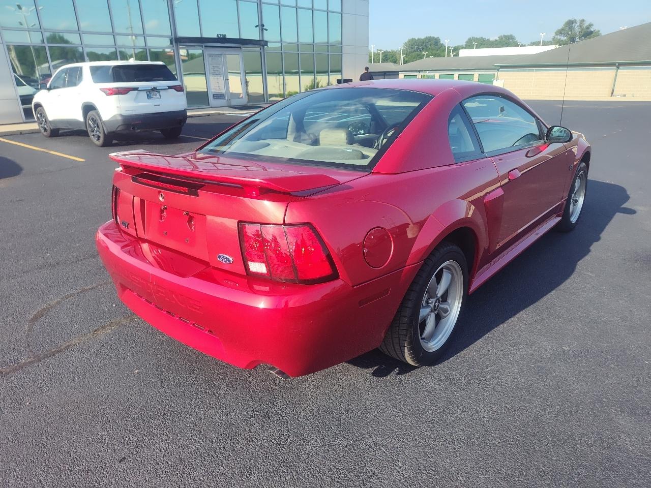 Ford Mustang 2dr Cpe GT Deluxe 2001