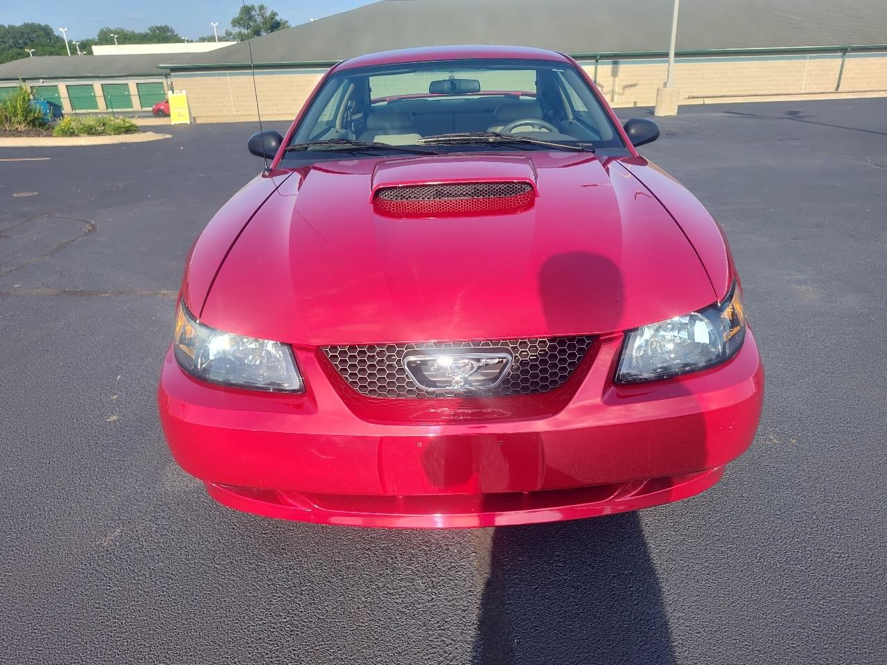 Ford Mustang 2dr Cpe GT Deluxe 2001