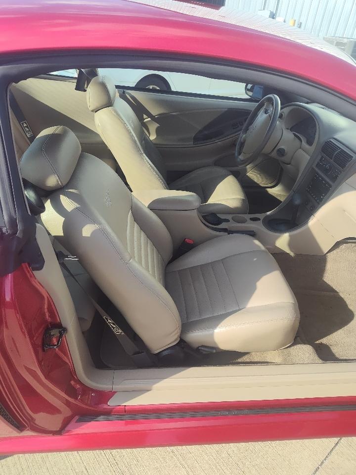 Ford Mustang 2dr Cpe GT Deluxe 2001