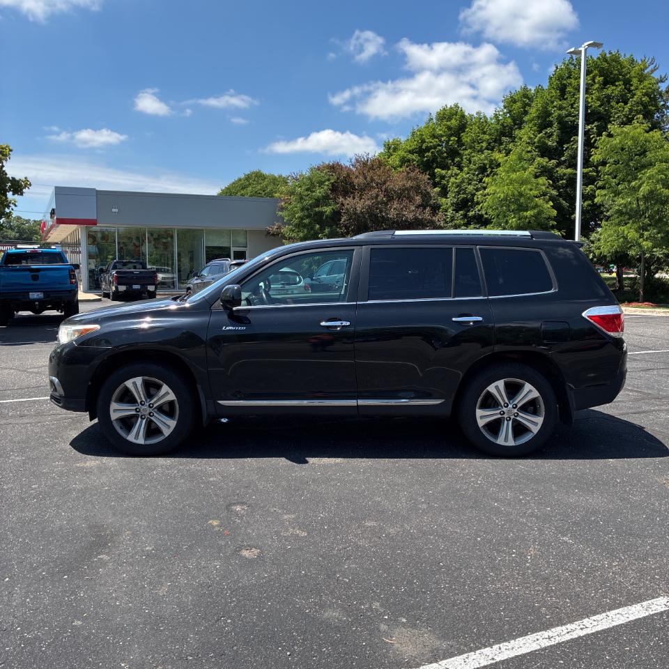 Toyota Highlander 4WD 4dr V6 Limited (Natl) 2011
