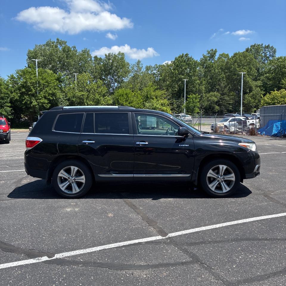 Toyota Highlander 4WD 4dr V6 Limited (Natl) 2011