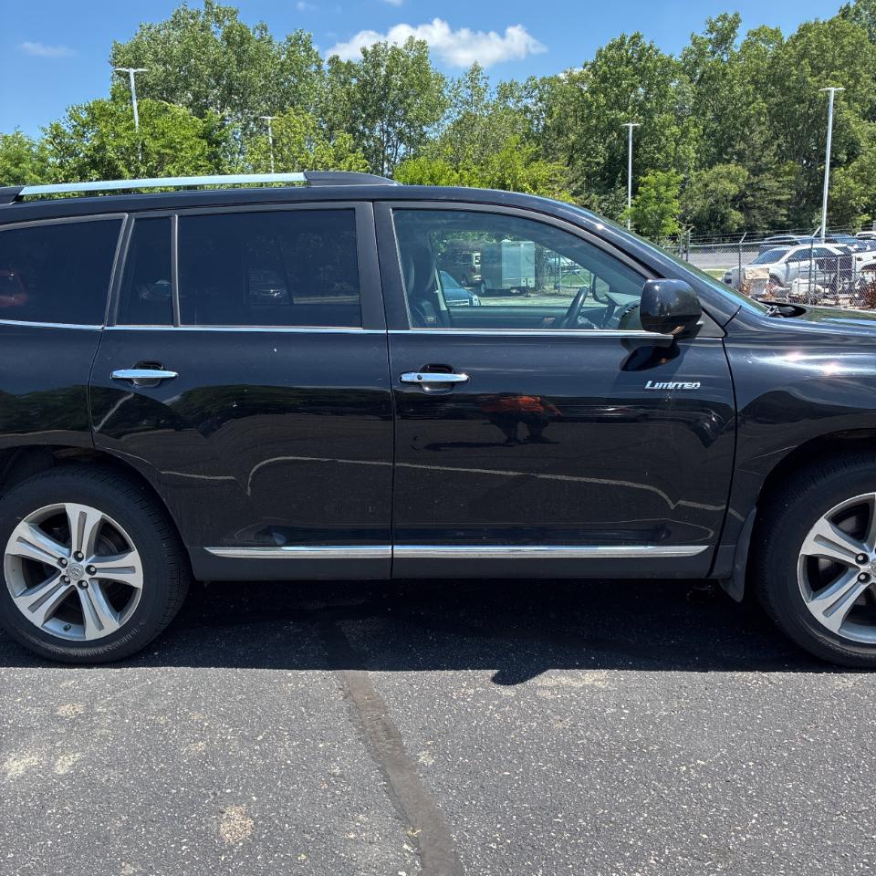 Toyota Highlander 4WD 4dr V6 Limited (Natl) 2011