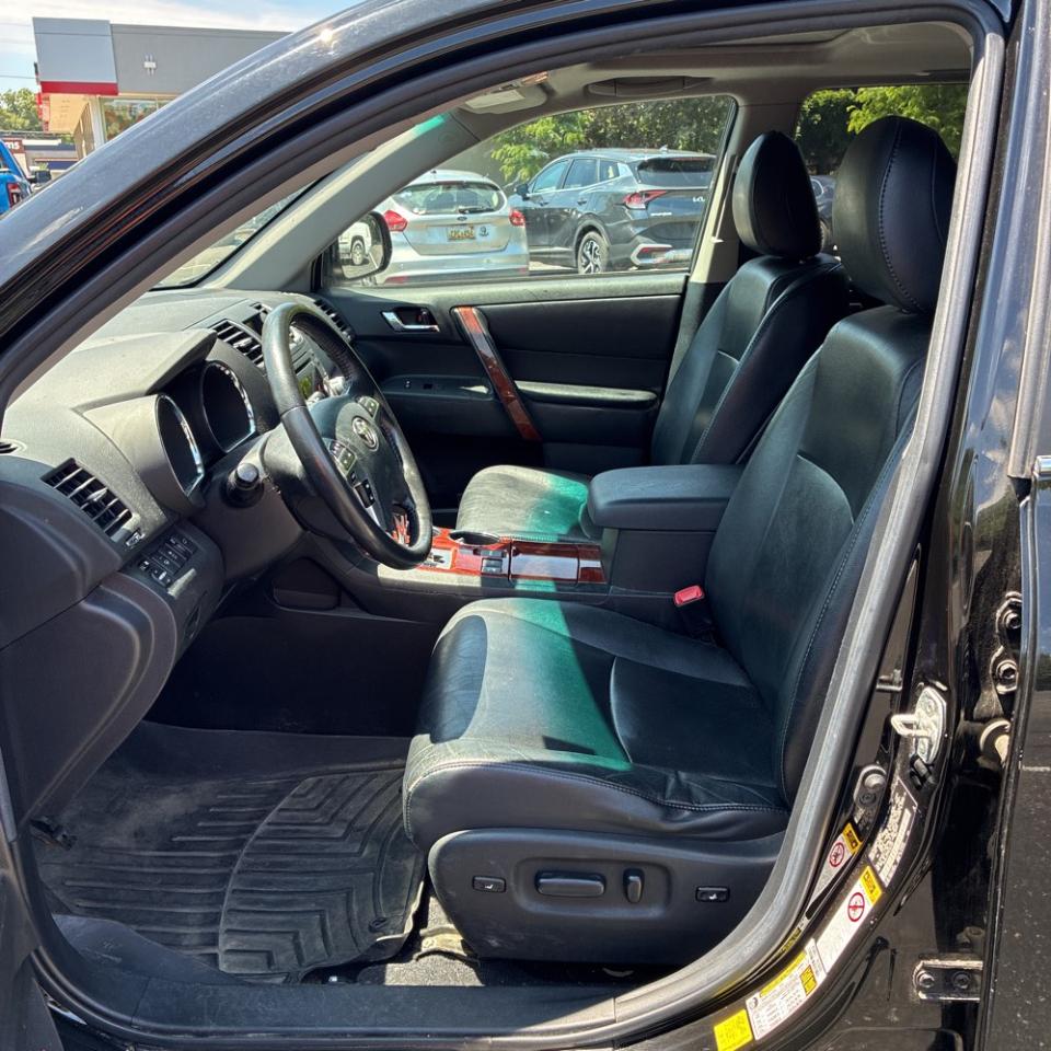 Toyota Highlander 4WD 4dr V6 Limited (Natl) 2011