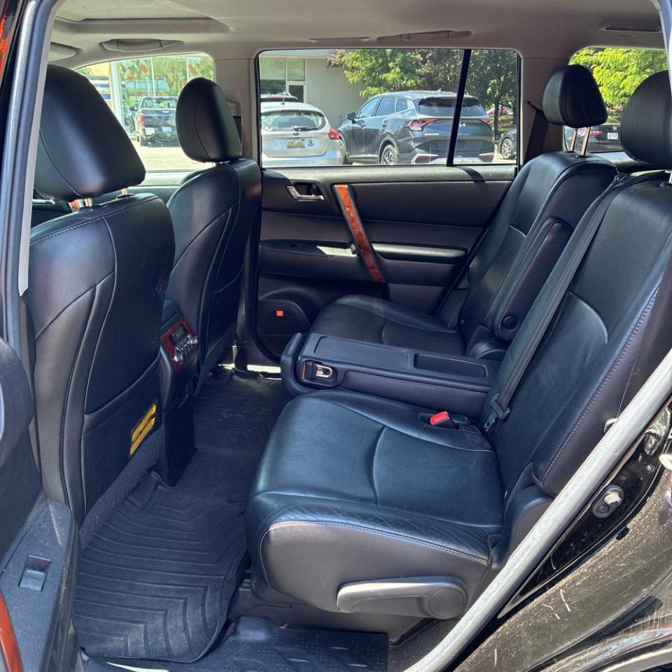 Toyota Highlander 4WD 4dr V6 Limited (Natl) 2011