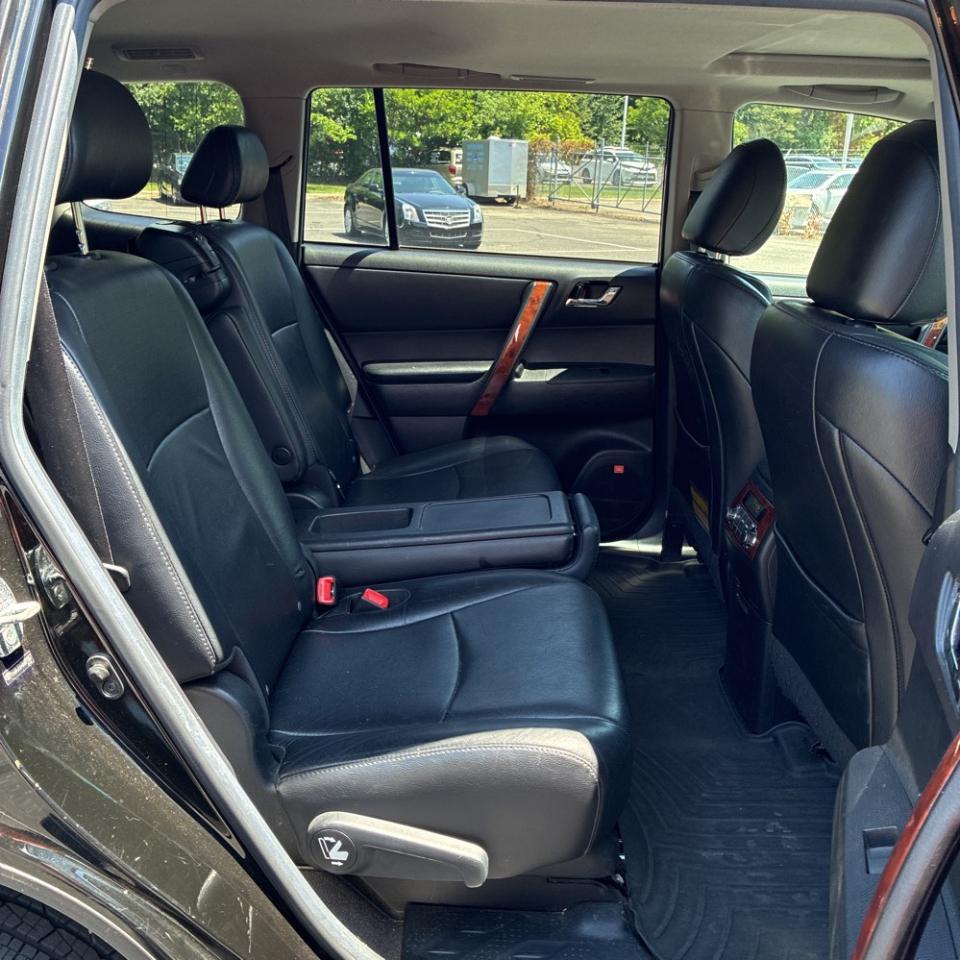 Toyota Highlander 4WD 4dr V6 Limited (Natl) 2011