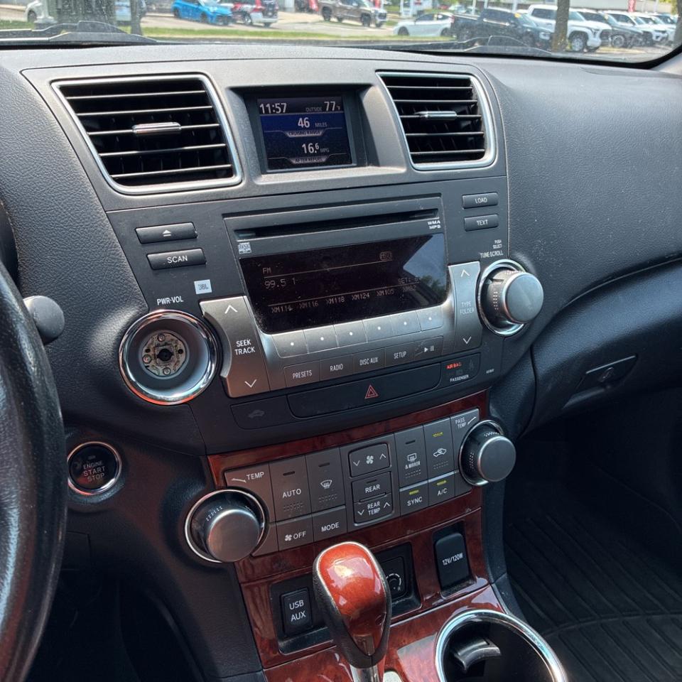 Toyota Highlander 4WD 4dr V6 Limited (Natl) 2011