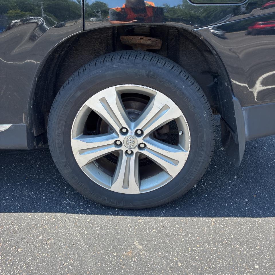 Toyota Highlander 4WD 4dr V6 Limited (Natl) 2011