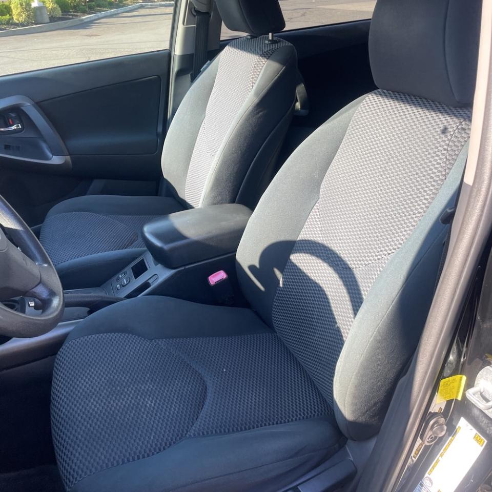 Toyota RAV4 4WD 4dr 4-cyl 4-Spd AT Sport (Natl) 2011