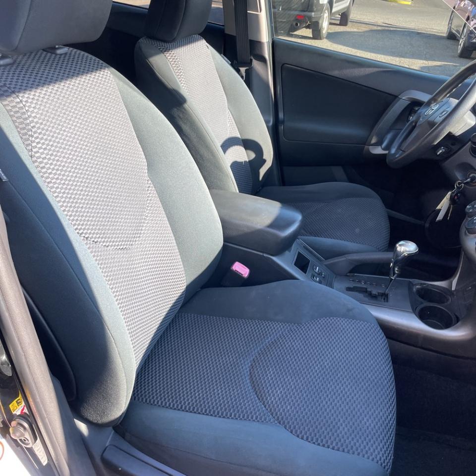 Toyota RAV4 4WD 4dr 4-cyl 4-Spd AT Sport (Natl) 2011