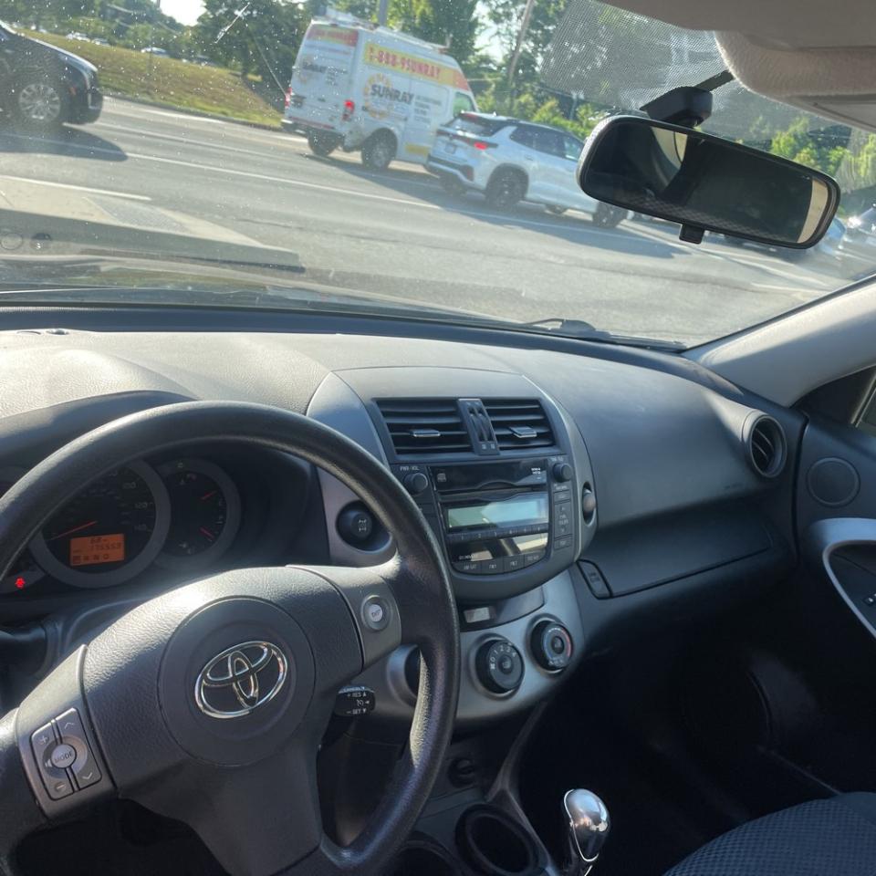 Toyota RAV4 4WD 4dr 4-cyl 4-Spd AT Sport (Natl) 2011