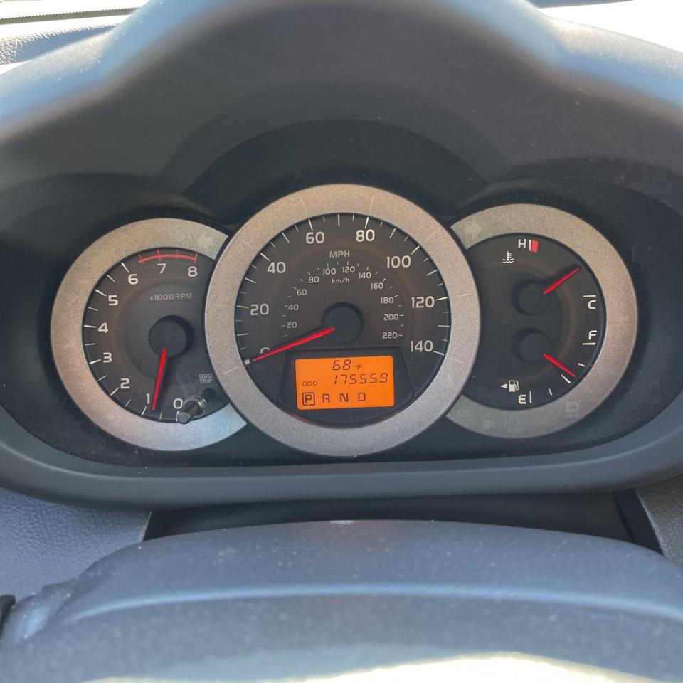Toyota RAV4 4WD 4dr 4-cyl 4-Spd AT Sport (Natl) 2011
