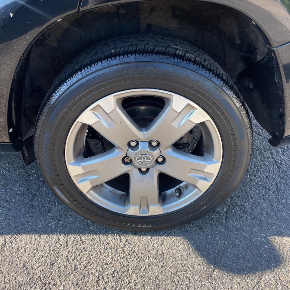 Toyota RAV4 4WD 4dr 4-cyl 4-Spd AT Sport (Natl) 2011