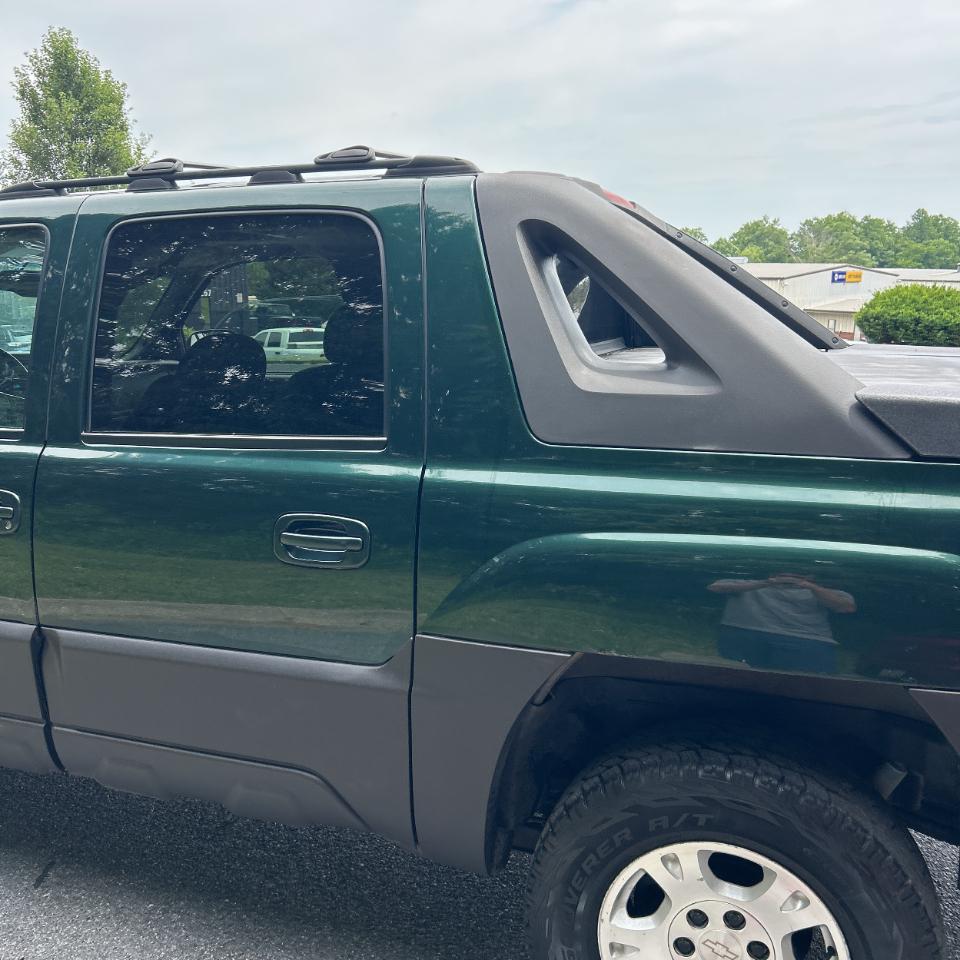 Chevrolet Avalanche 1500 5dr Crew Cab 130" WB 4WD 2003