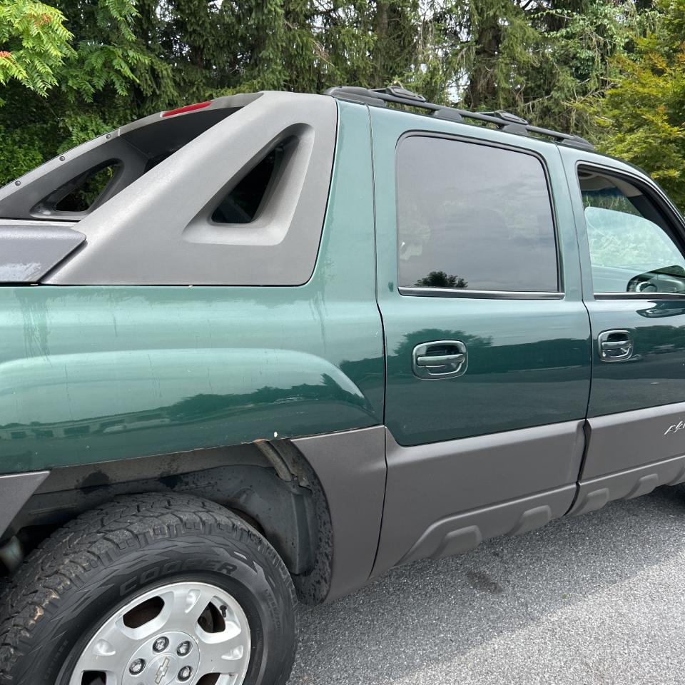 Chevrolet Avalanche 1500 5dr Crew Cab 130" WB 4WD 2003