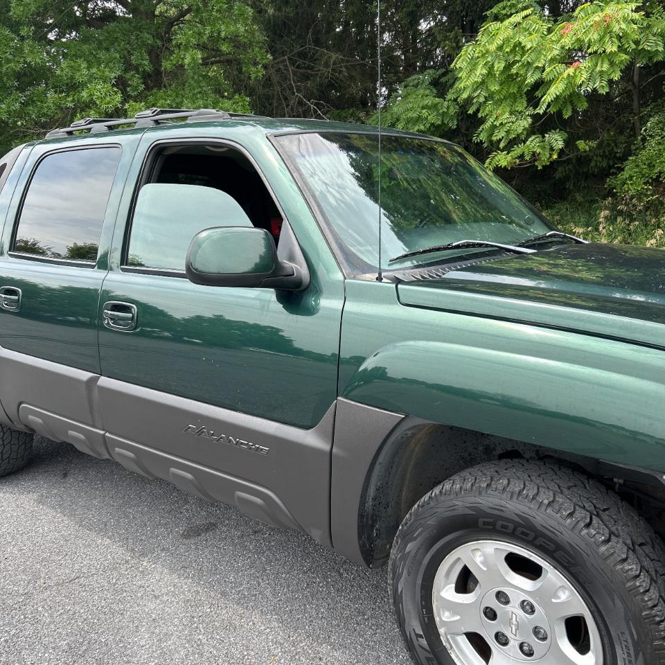 Chevrolet Avalanche 1500 5dr Crew Cab 130" WB 4WD 2003