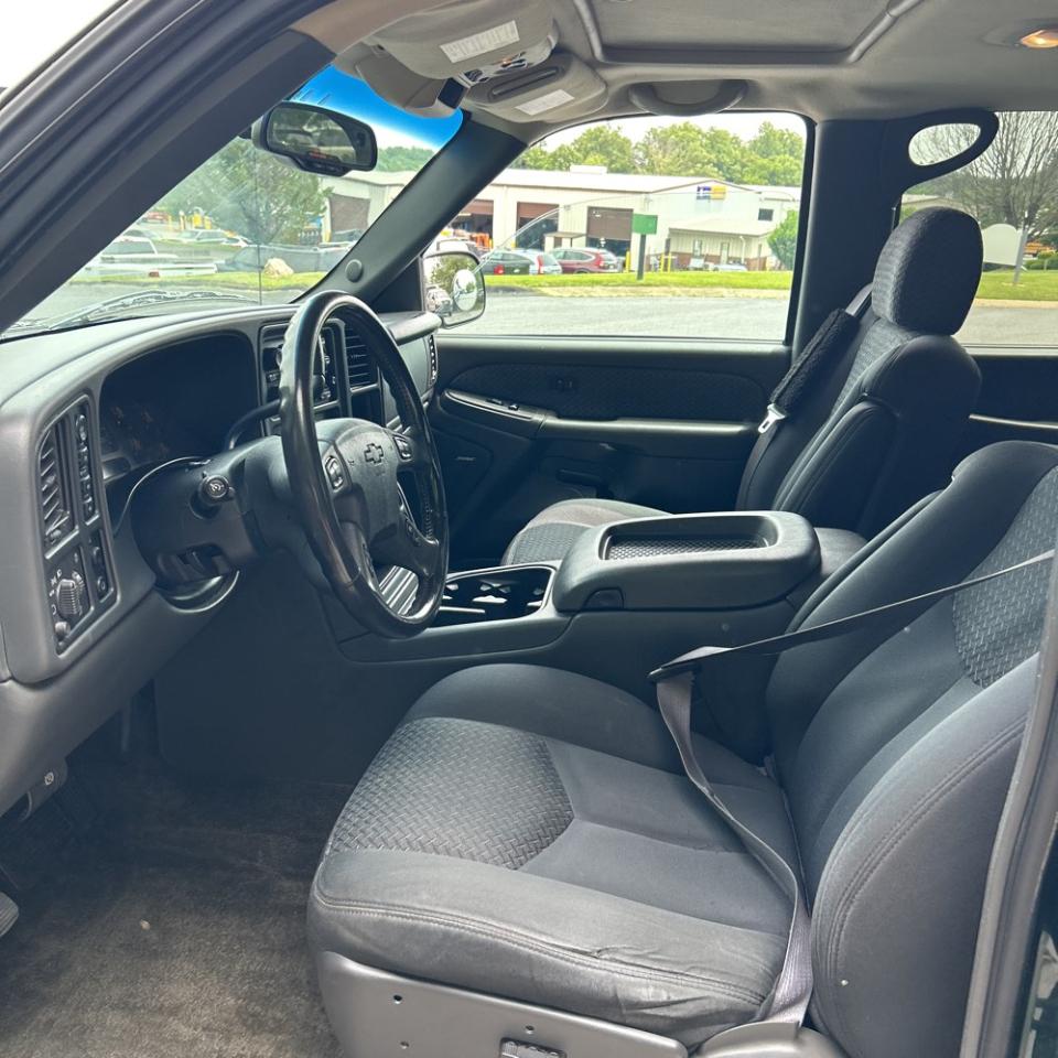 Chevrolet Avalanche 1500 5dr Crew Cab 130" WB 4WD 2003