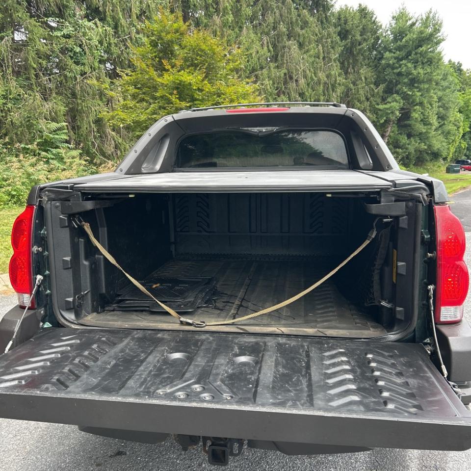 Chevrolet Avalanche 1500 5dr Crew Cab 130" WB 4WD 2003
