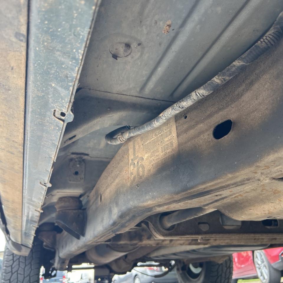 Chevrolet Avalanche 1500 5dr Crew Cab 130" WB 4WD 2003