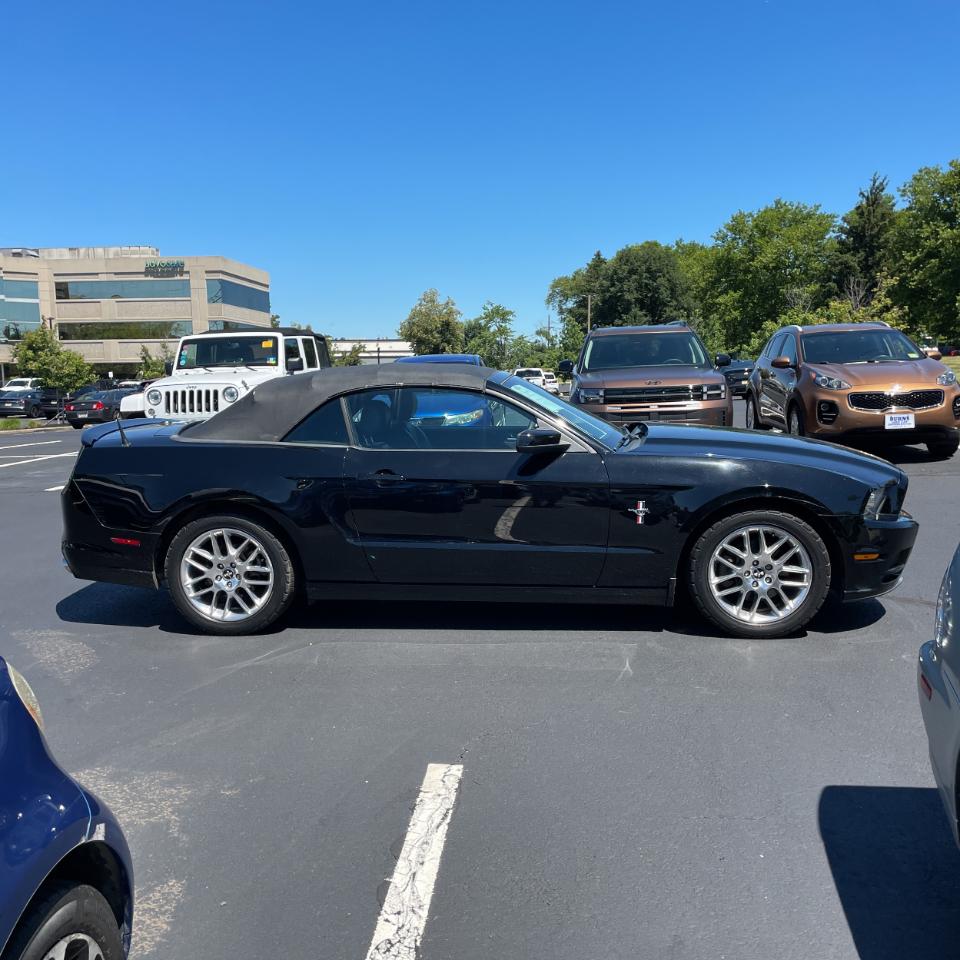 Ford Mustang 2dr Conv V6 2013