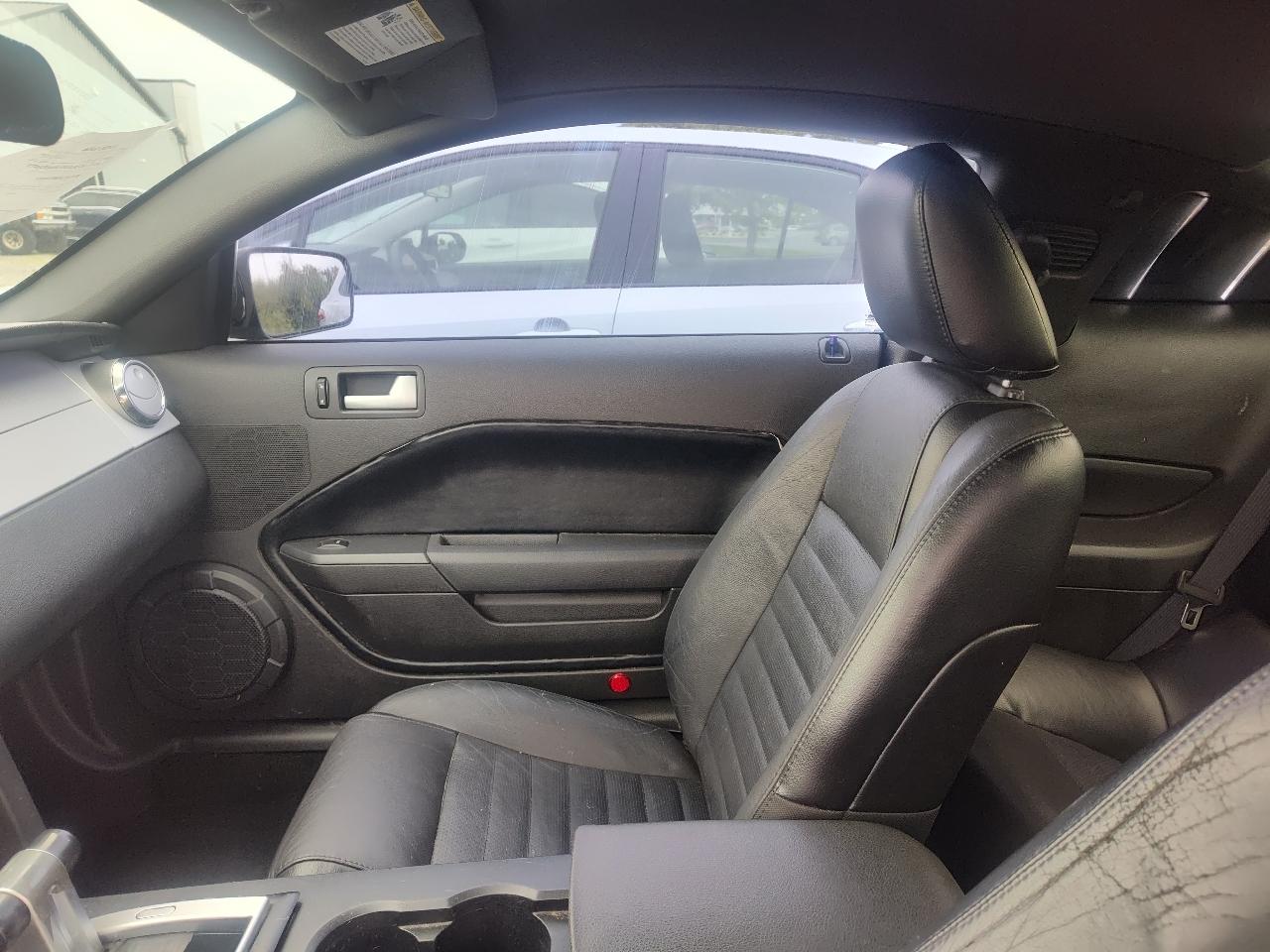 Ford Mustang 2dr Cpe GT Deluxe 2007