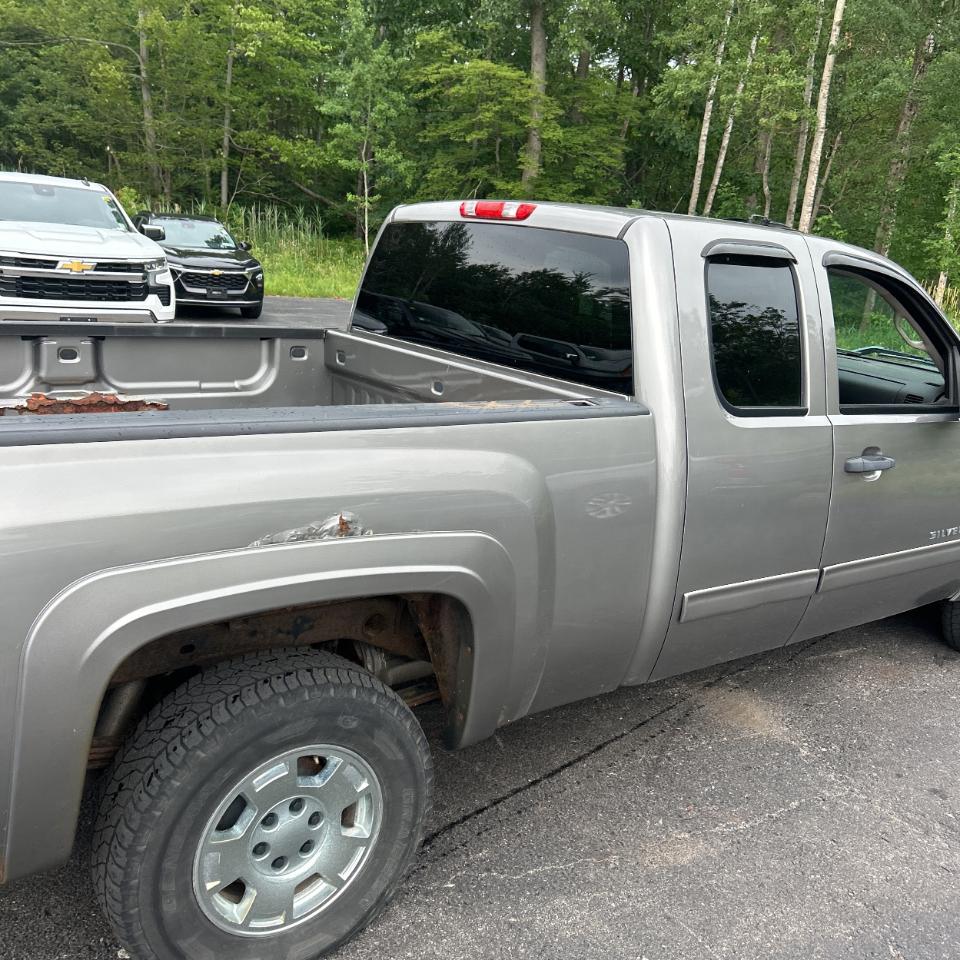 Chevrolet Silverado 1500 4WD Ext Cab 143.5" LT 2012