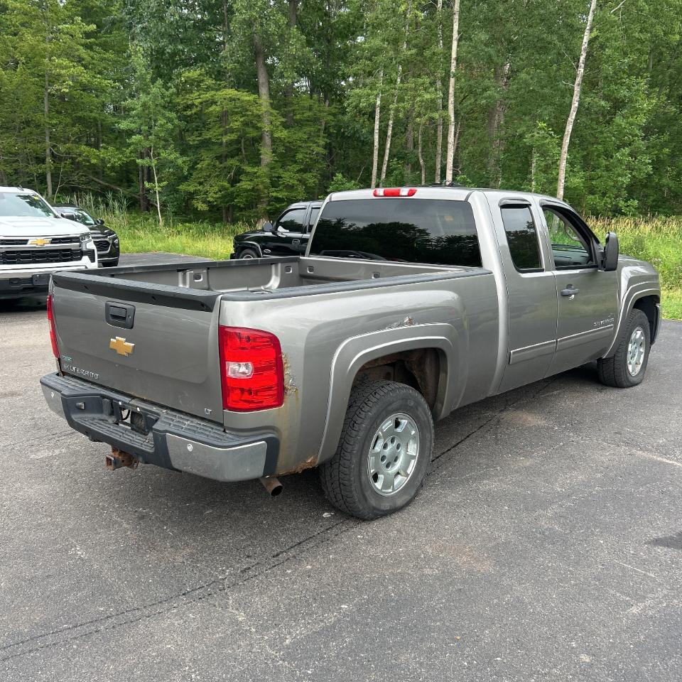 Chevrolet Silverado 1500 4WD Ext Cab 143.5" LT 2012