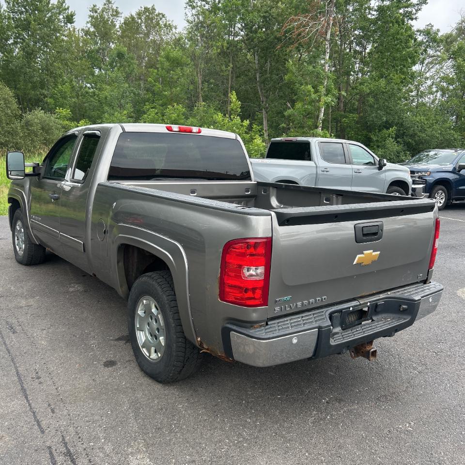 Chevrolet Silverado 1500 4WD Ext Cab 143.5" LT 2012
