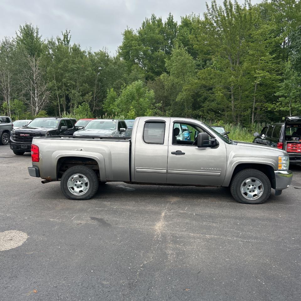 Chevrolet Silverado 1500 4WD Ext Cab 143.5" LT 2012