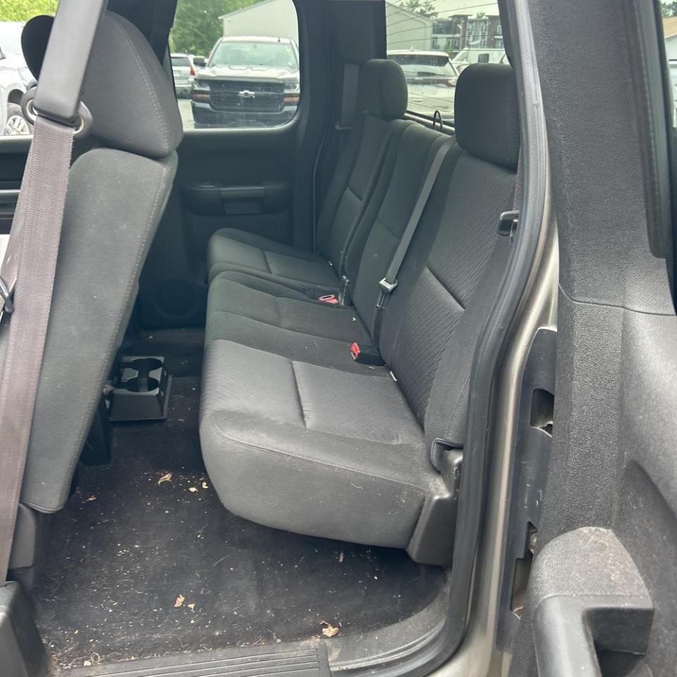 Chevrolet Silverado 1500 4WD Ext Cab 143.5" LT 2012