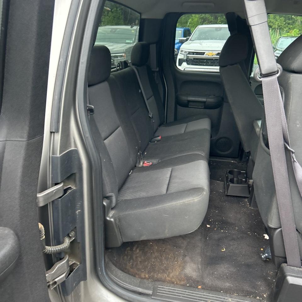 Chevrolet Silverado 1500 4WD Ext Cab 143.5" LT 2012