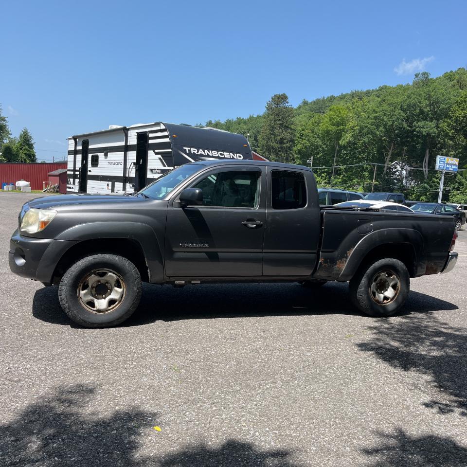 Toyota Tacoma 4WD Access V6 MT (Natl) 2011