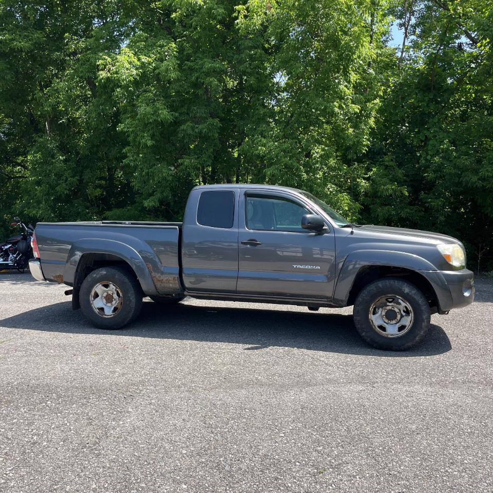 Toyota Tacoma 4WD Access V6 MT (Natl) 2011