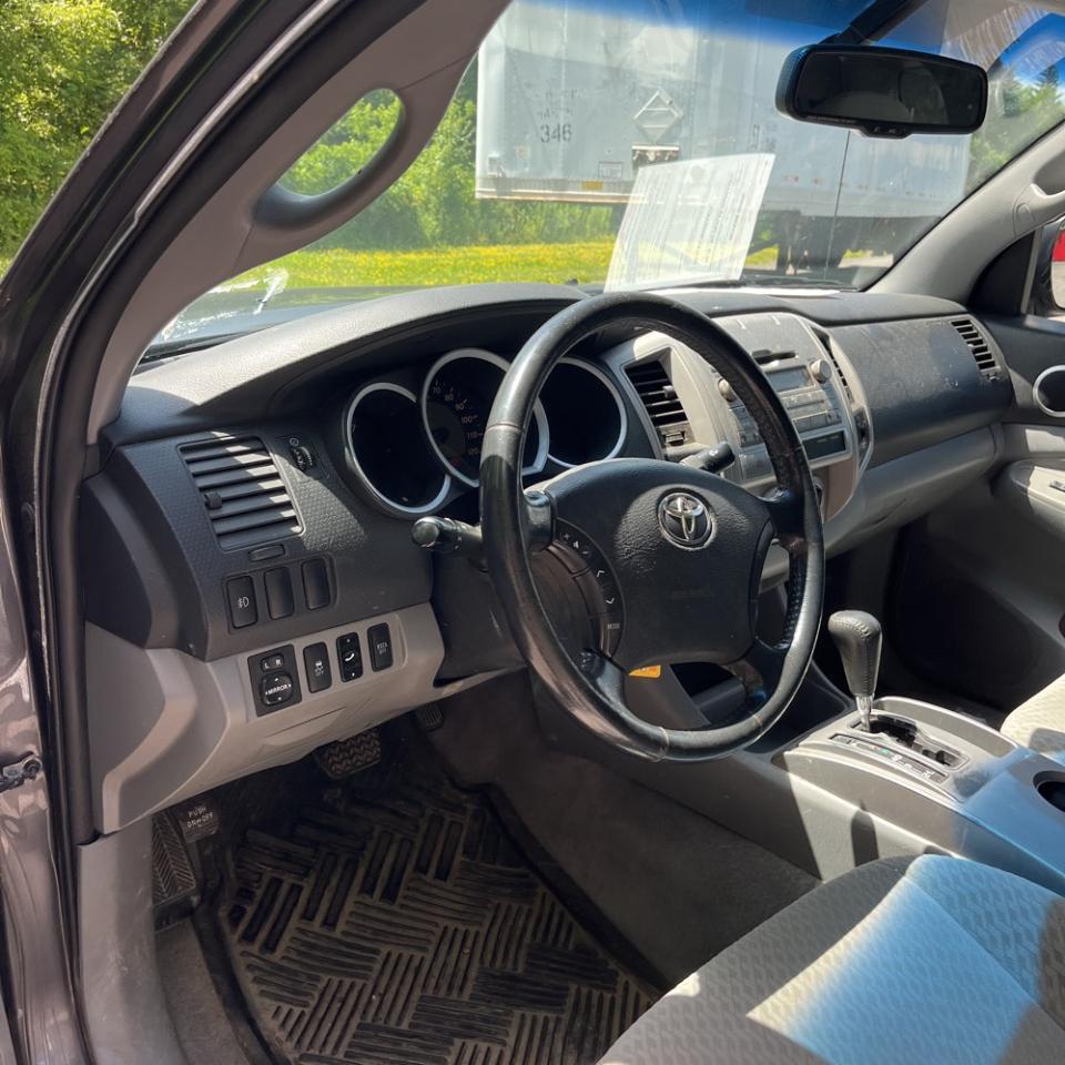Toyota Tacoma 4WD Access V6 MT (Natl) 2011