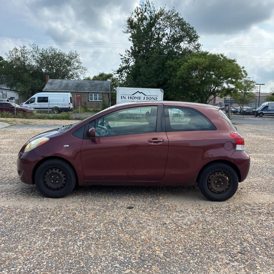 Toyota Yaris 3dr LB Man (Natl) 2010