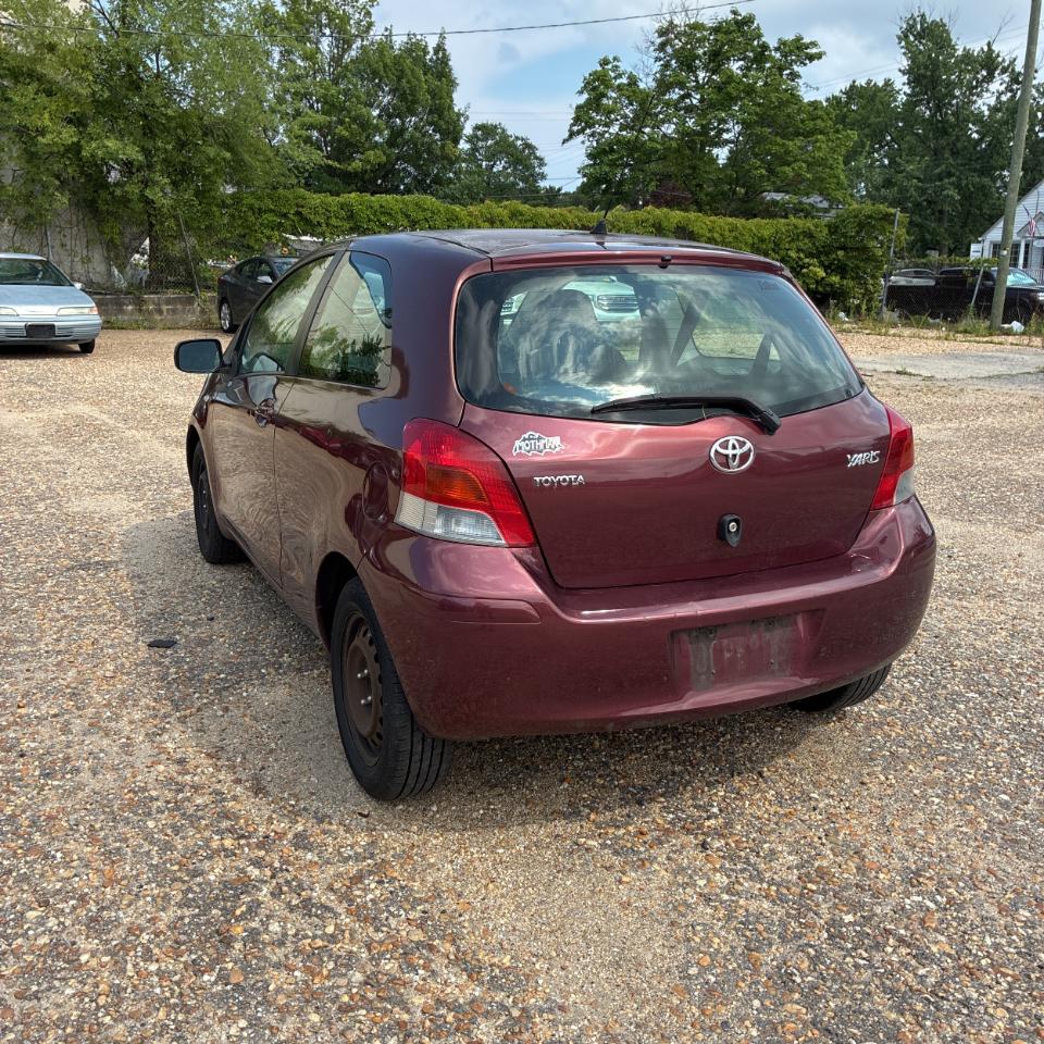 Toyota Yaris 3dr LB Man (Natl) 2010