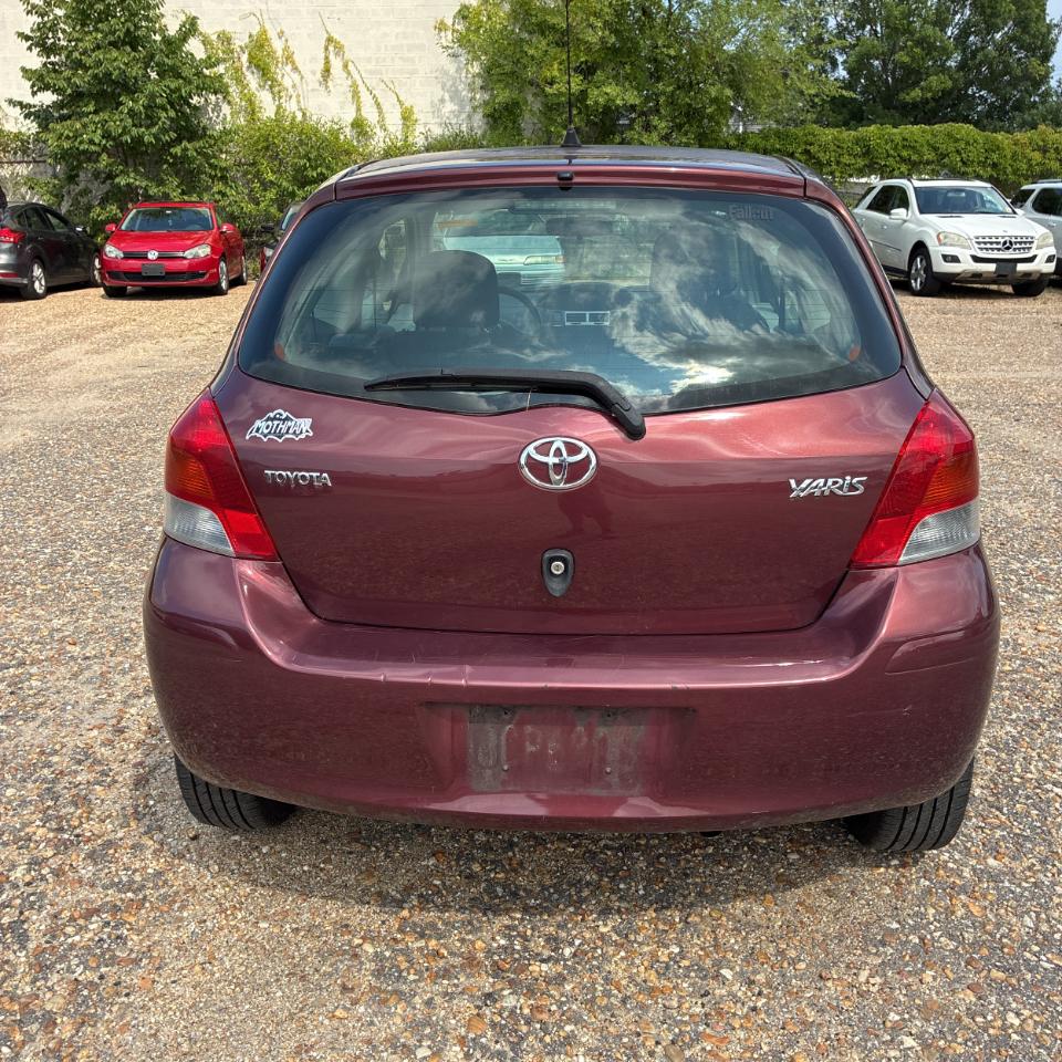 Toyota Yaris 3dr LB Man (Natl) 2010