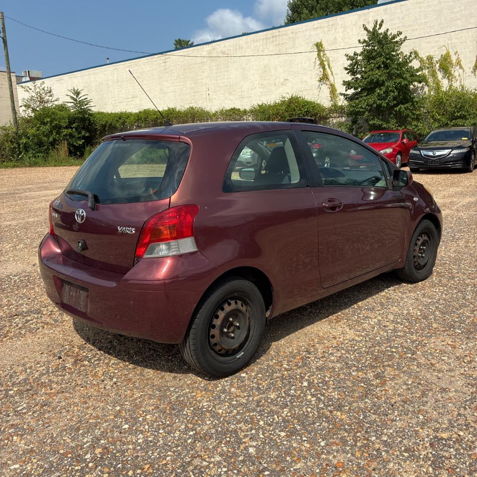 Toyota Yaris 3dr LB Man (Natl) 2010