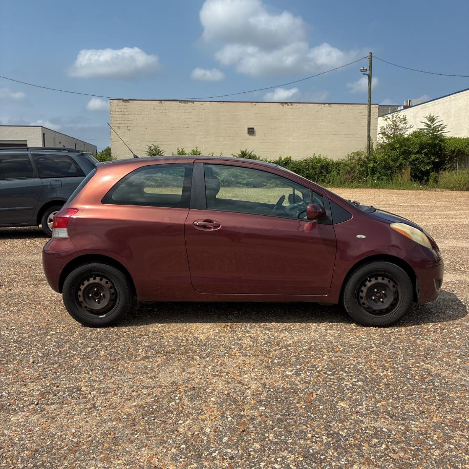 Toyota Yaris 3dr LB Man (Natl) 2010