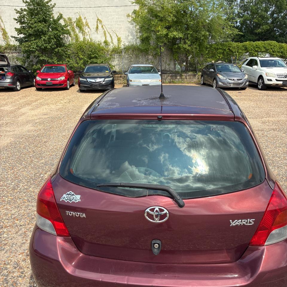 Toyota Yaris 3dr LB Man (Natl) 2010