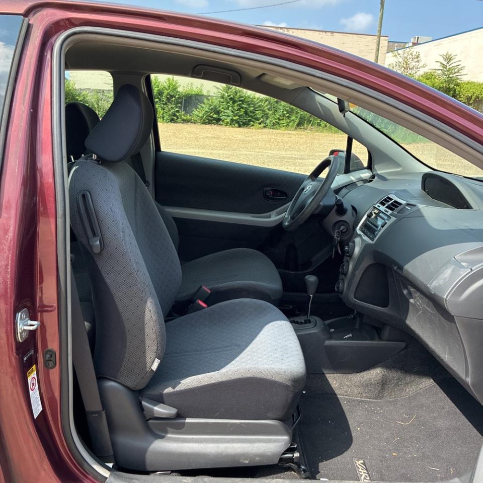 Toyota Yaris 3dr LB Man (Natl) 2010